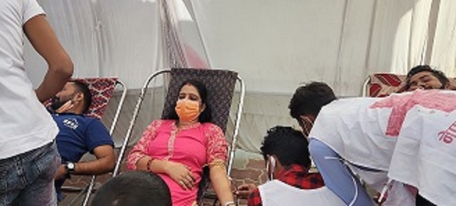 रेडियो बीरगंजको वार्षिक उत्सवमा २५ महिला सहित ३ सय १६ जनाद्धारा रतmदान